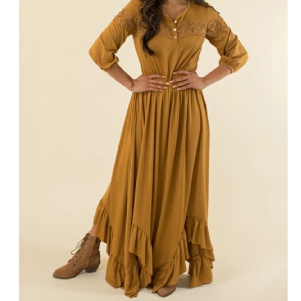 Flowy maxi dress with lace detail